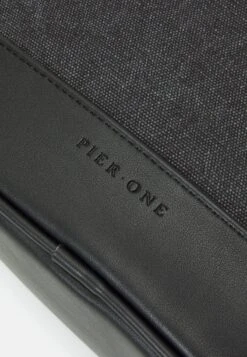 Pier One UNISEX - Kosmetiktasche - Black 12 Pier One UNISEX - Kosmetiktasche - Black -Pier One Store 05d508e36bb14f79b1a50f5dfb5612b7