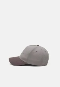 Pier One UNISEX - Cap - Grey/dark Grey 10 Pier One UNISEX - Cap - Grey/dark Grey -Pier One Store 0d1514bf2f2b41f7b07e0906b1d9b71f