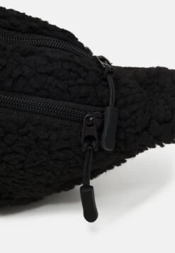 Pier One UNISEX - Gürteltasche - Black -Pier One Store 1359e1e4577d4f99aa4271e5fdf8ee11