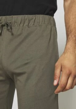 Pier One 2 PACK - Nachtwäsche Hose - Black/khaki -Pier One Store 2d7e8aabb1c34004a160f9bd3c559011