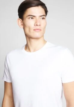 Pier One 2 PACK - T-Shirt Basic - White/dark Blue 12 Pier One 2 PACK - T-Shirt Basic - White/dark Blue -Pier One Store 5d6a04d994e343d2903cc2c1666bad4b