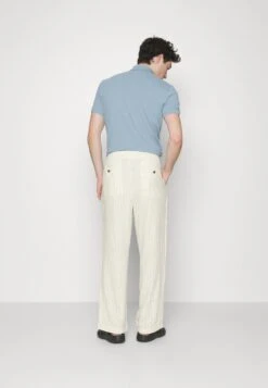 Pier One DRAWCORD TROUSERS - Stoffhose - Off-white 10 Pier One DRAWCORD TROUSERS - Stoffhose - Off-white -Pier One Store 65c988989ad143de851aee47dda41e80