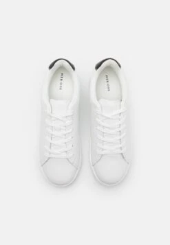 Pier One UNISEX - Sneaker Low - White 11 Pier One UNISEX - Sneaker Low - White -Pier One Store 7e4c4c5ef618483e8d97e3f2dc8cd5b1