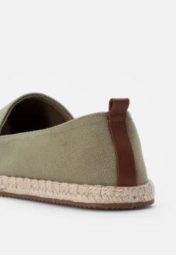 Pier One RENA ESPADRILLE UNISEX - Espadrille - Olive -Pier One Store 8b1ef3dce9d344a08d816af96a53324d