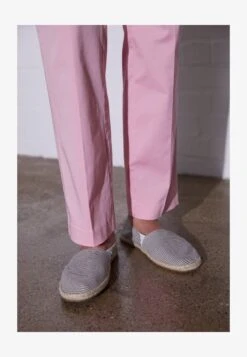 Pier One RENA ESPADRILLE UNISEX - Espadrille - White/blue 10 Pier One RENA ESPADRILLE UNISEX - Espadrille - White/blue -Pier One Store c6887bca85d14b55a70a8c6745c09b3d