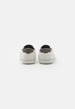 Pier One UNISEX - Sneaker Low - White 10 Pier One UNISEX - Sneaker Low - White -Pier One Store cf34d9dbe69a473aaa5eca5fc31ebf3c
