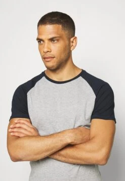 Pier One T-Shirt Basic - Dark Blue 11 Pier One T-Shirt Basic - Dark Blue -Pier One Store e6cd1455f6f741b9be95cab8d570cff4